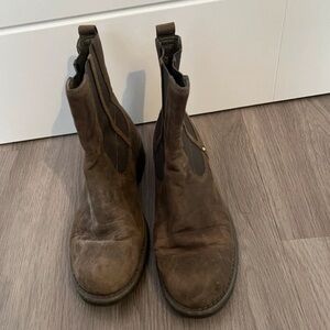 Men's Classic Brown Chelsea Boots